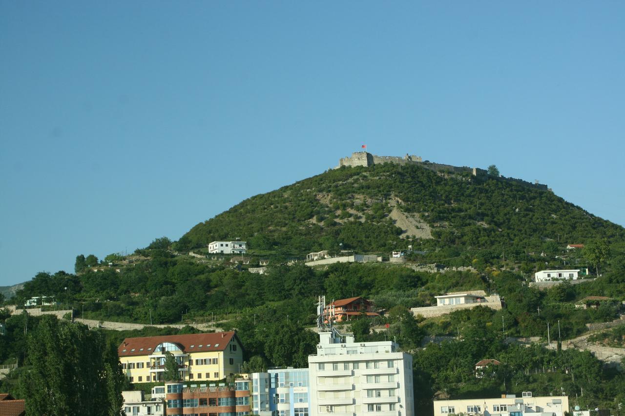 Hotel Siklad Lezhë Zewnętrze zdjęcie