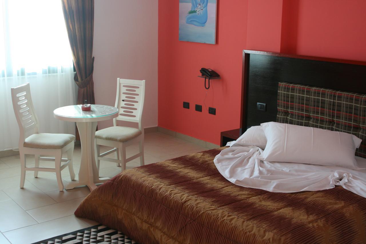 Hotel Siklad Lezhë Zewnętrze zdjęcie